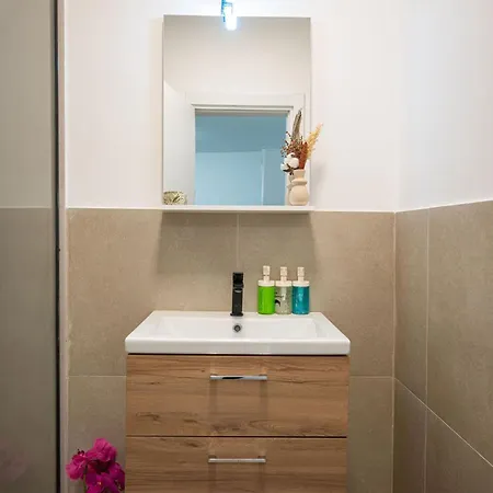 Chill O'clock In Odyssey Spa&pool Mamaia