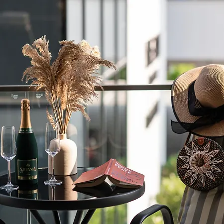 Chill O'clock In Odyssey Spa&pool