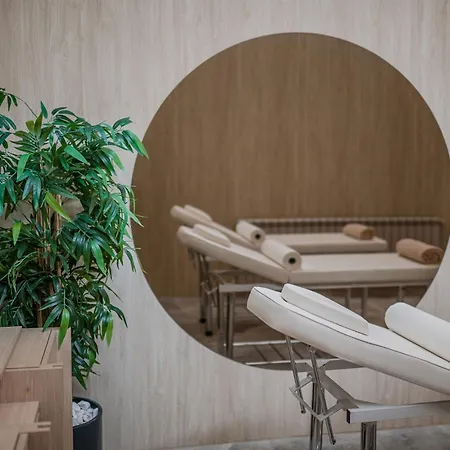 Chill O'clock In Odyssey Spa&pool Mamaia